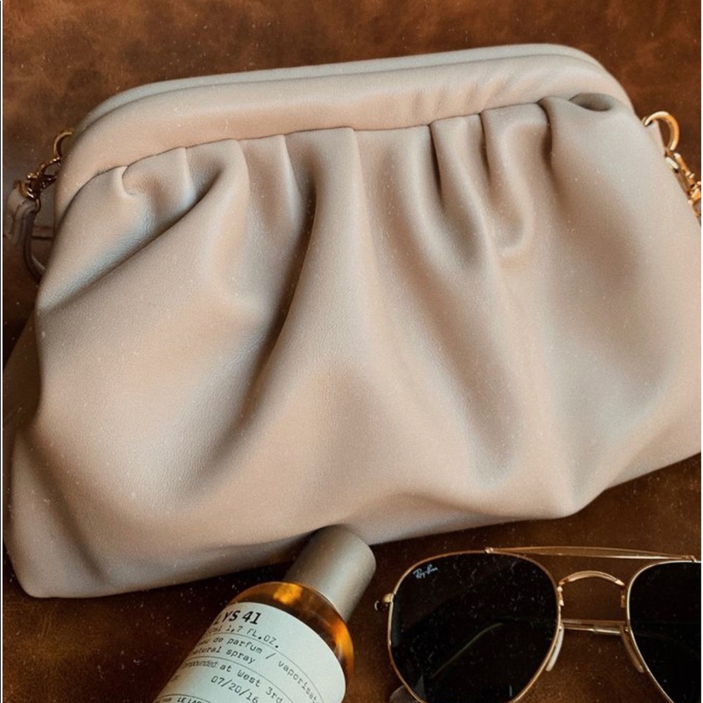Nude scrunch bag